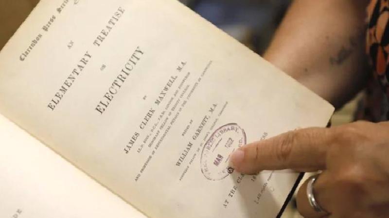 119 yıl önce ödünç alınan kitap kütüphaneye iade edildi