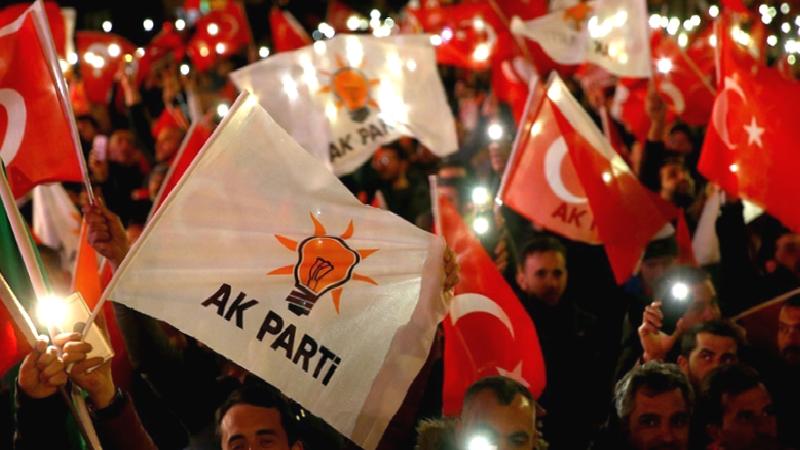 Ahmet Hakan: AK Parti, sizin merkez sağ dediğiniz kesimi içine aldı, yuttu, eritti, dönüştürdü; rüyadan uyanın artık
