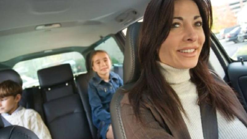 Çocuk veya hamilelerin bulunduğu otomobillerde sigaraya yasak geliyor