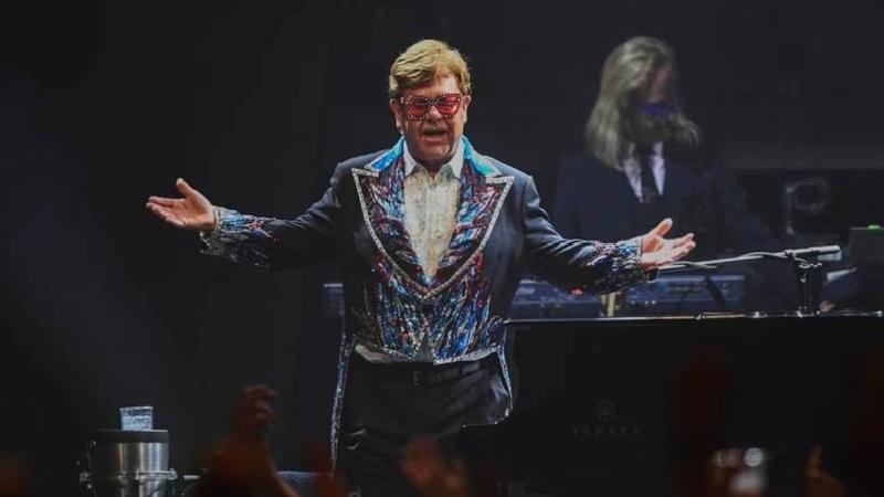 Elton John, cinsel saldırıyla suçlanan Kevin Spacey’nin savunma duruşmasında ifade verdi