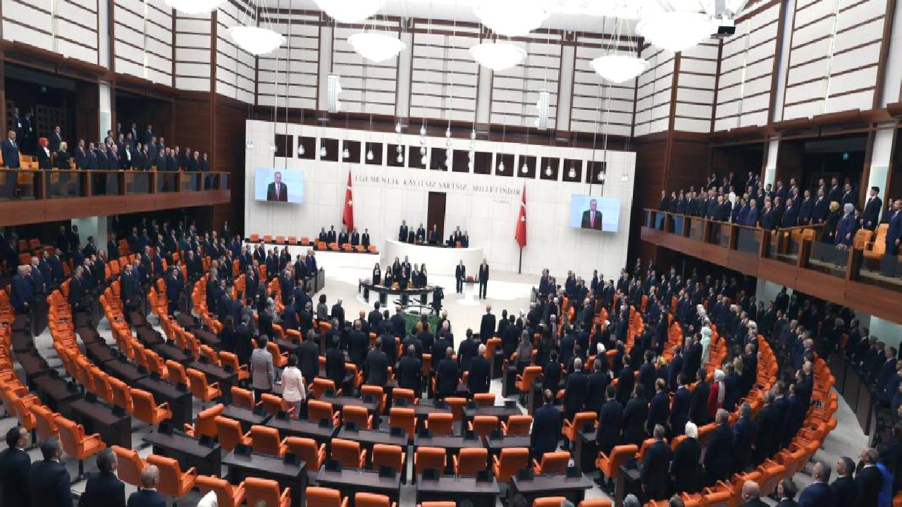 Emekliye yüzde 25 zam Meclis’ten geçti