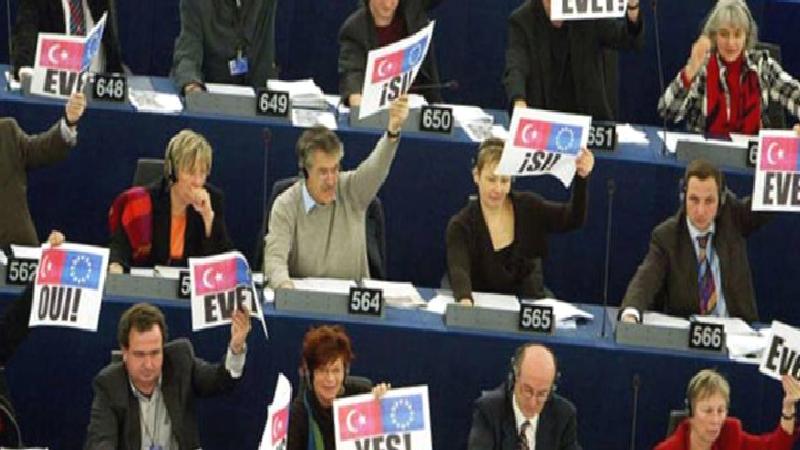 Fehmi Koru: İsveç Türkiye sayesinde NATO üyesi oluyor, bakalım Türkiye İsveç sayesinde AB üyesi olabilecek mi?