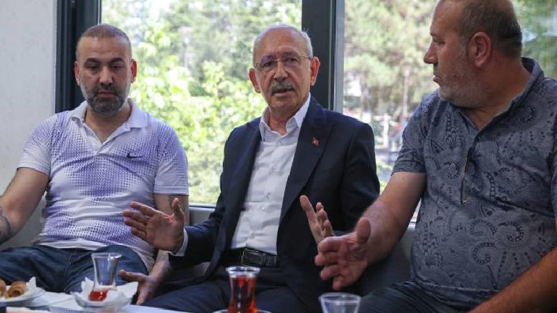 Kılıçdaroğlu, taksicilerle bir araya geldi