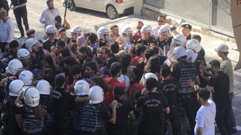 Suruç anması için bildiri dağıtan 6 öğrenci tutuklandı