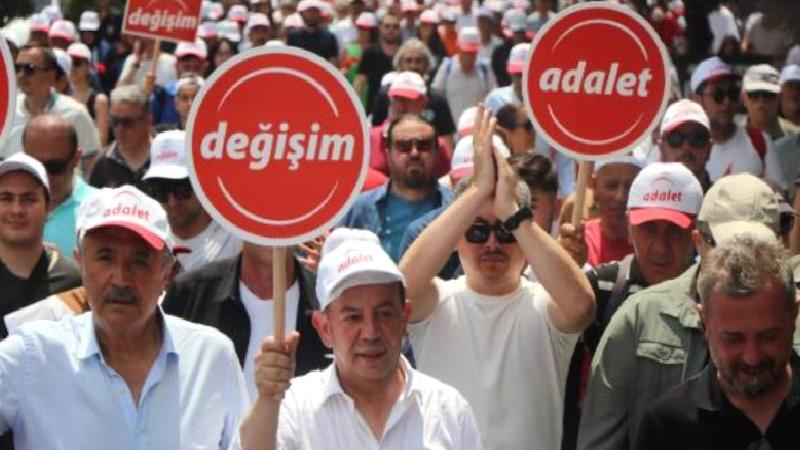 Tanju Özcan’ın CHP genel binasına yürüyüşü başladı