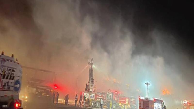 Van Saman Pazarı’nda yangın; itfaiye erlerinin olduğu 20 kişi dumandan zehirlendi