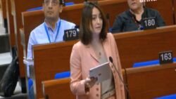 Aysu Bankoğlu, AKPM’de konuştu: Popülist hükümetler genellikle ataerkil düzeni sürdürme amacıyla kadın hakları savunucularını hedef almaktadır