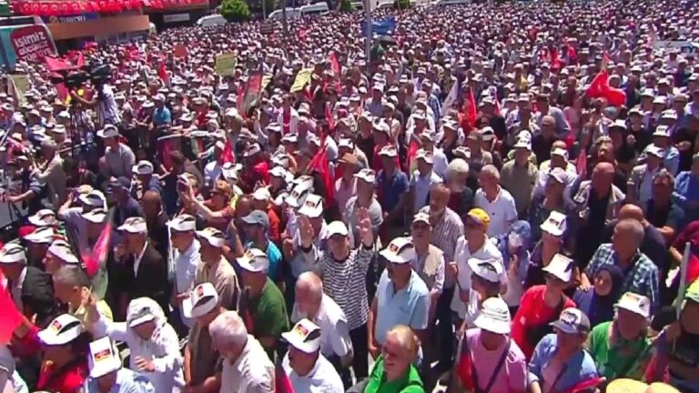 CHP’den Rize’de ”Çay Mitingi”  | Üreticinin talebi: Çay kanunu çıkarılsın