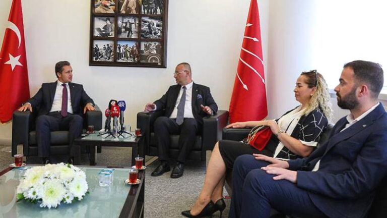 CHP’ye bayram ziyareti gerçekleştiren MHP heyeti: Zaman zaman görüş ayrılıkları olsa da diyalogun sürmesi bizim için önemli