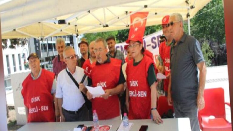 Emekliler Bilecik’te eylem yaptı: Doktorun reçete ettiği ilaçları bile alamıyoruz!