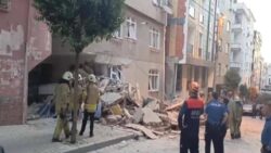 İstanbul’da 4 katlı binada çökme: Ekipler çalışıyor, Valilik’ten açıklama geldi