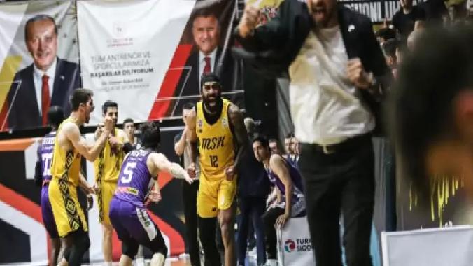 Mersin Büyükşehir Belediyesi, 10 yıl sonra Süper Lig’e yükseldi!