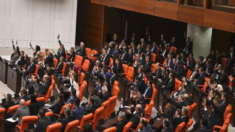 TBMM mesaiye kaldı: 9. Yargı Paketi’nde ‘etki ajanlığı’ yer alacak mı, sokak hayvanları düzenlemesi yasalaşacak mı?