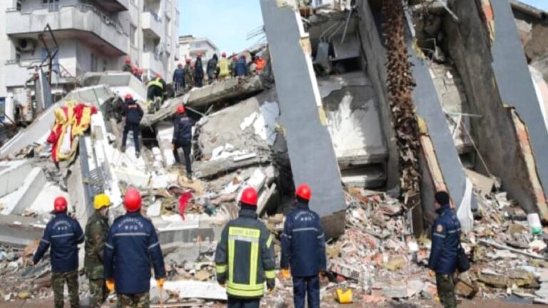 36 kişinin hayatını kaybettiği Ezgi Apartmanı davasının firari sanıkları, ailesinden 3 kişiyi yitiren Nurgül Göksu’dan şikâyetçi oldu