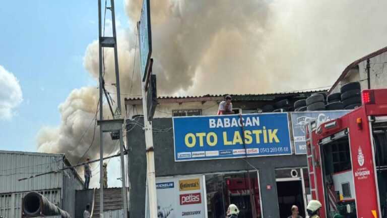 Avcılar’da hurdalık alanda yangın çıktı