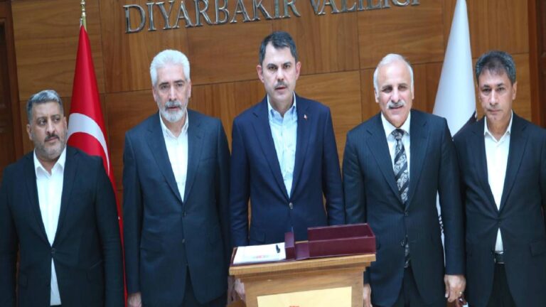 Bakan Kurum: Yepyeni Sur’u Diyarbakır’ımıza armağan ettik