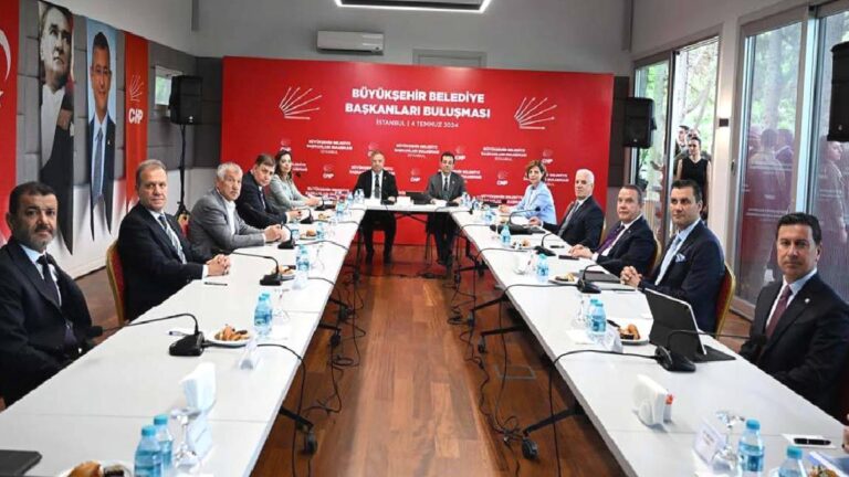 CHP’li büyükşehir belediye başkanları İstanbul’da bir araya geldi