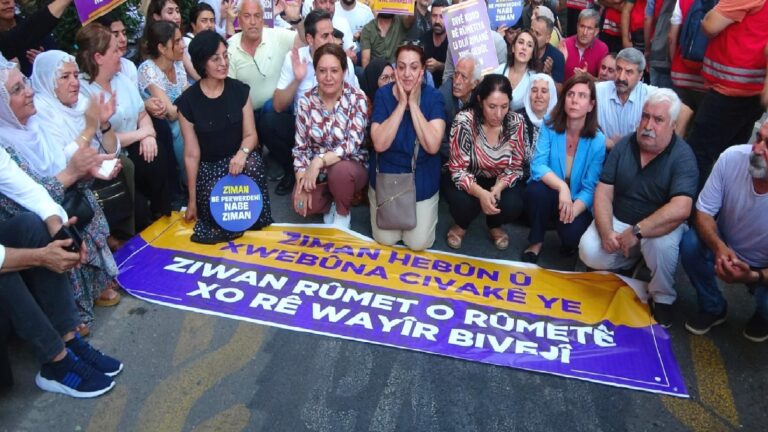Diyarbakır’da Kürtçe yazıların silinmesi yürüyüşle protesto edildi