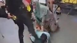 İngiltere’de polisin gözaltında kafasını tekmelediği kişinin beyninde kist olduğu belirtildi