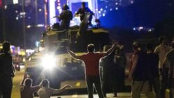 Karar yazarı Çakır: İktidar partisi kendisini darbecilerin elinden alan, kurtaran halkına karşı ne yaptı?