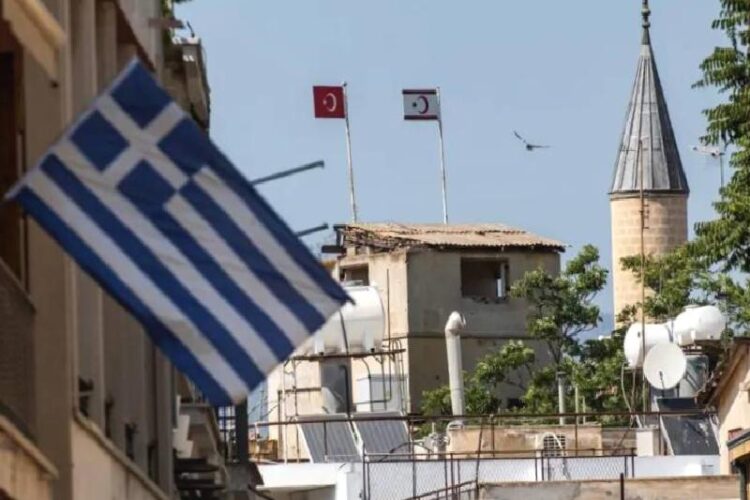 Kıbrıs’ta beraber müzik yapan Rumlar ve Türkler halen barışa inanıyor