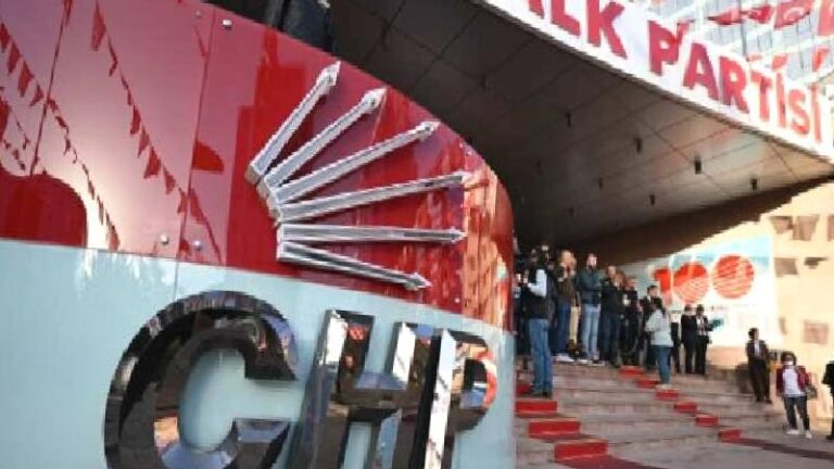 Milliyet yazarı: Kulislerde, İstanbul’daki bir CHP’li belediye başkanının kasetinin yakında servis edileceği söyleniyor