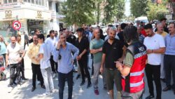 Rezerv alanda yıkım başladı, konteynerler verilmeden elektriklerin kesilmesiyle esnaf sokağa döküldü