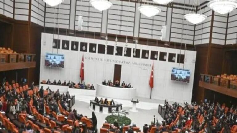 TBMM Genel Kurulu’nda ‘mülakat’ ve ‘Kürtler’ tartışması | AKP’li Akbaşoğlu: Kürtlerin düşmanı değil dostlarıyız