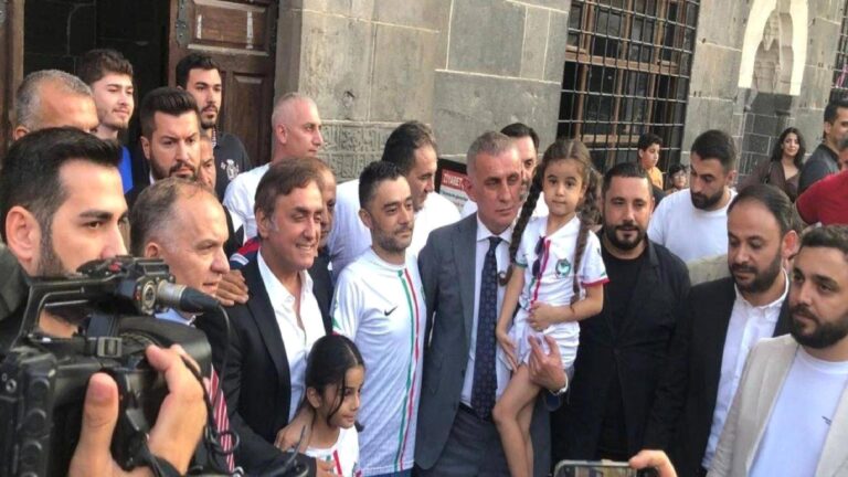 “Barışı Diyarbakır’dan başlatacağız” demişti; TFF Başkanı Hacıosmanoğlu, Diyarbakır’da ilgiyle karşılandı