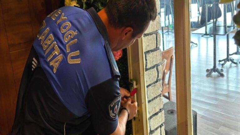 Beyoğlu Belediye Başkanı Güney açıkladı; kadınları erkeklerle oturmaya zorlayarak taciz ve darbeden mekân mühürlendi!