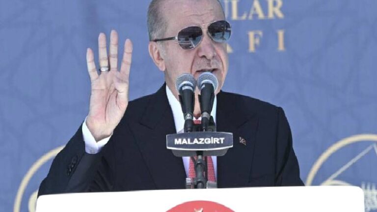 Erdoğan, Malazgirt’te konuştu: Milletçe zorlukların üstesinden ancak bir olursak geliriz