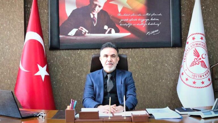 İstifa eden Hatay İl Sağlık Müdürü Tunga Barçın iddiaları reddetti: Eldiven olmadığı için bir hastanede ameliyat olmaz mı?