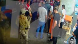 Savcı, dolu olduğu için yemek yiyemediği mekânın sahiplerini ve çalışanlarını gözaltına aldırdı