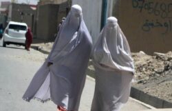 Taliban’dan yeni yasaklar: Kadınların sesi sokakta duyulamayacak