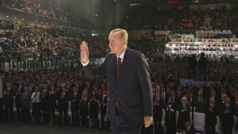AKP MYK bugün Erdoğan başkanlığında toplanıyor: Masada ekonomi ve “Türkiye Buluşmaları” raporu var
