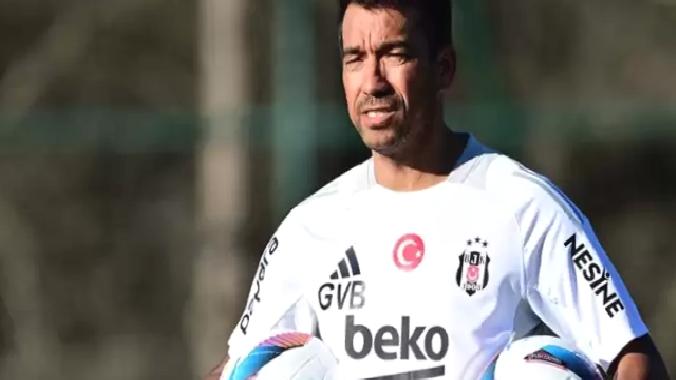 Beşiktaş’ta Giovanni van Bronckhorst’tan ültimatom! “Hazır olmayan forma beklemesin”