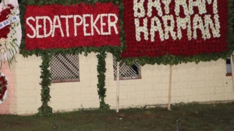 Sedat Peker MHP’li eski il başkanın oğlunun sünnetine çelenk gönderdi