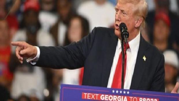 Trump’tan, Çin’den ithal edilen araçlara yüzde 200 gümrük vergisi sözü