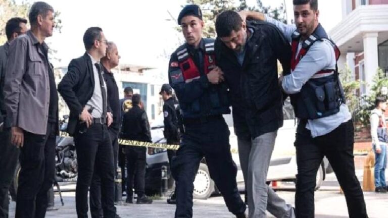 Hatay’da sağlıkta dönüşüm protestosu: Sizler TTB’yi takip etmiş olsaydınız, bebek ölümlerinin nedenlerini bulurdunuz