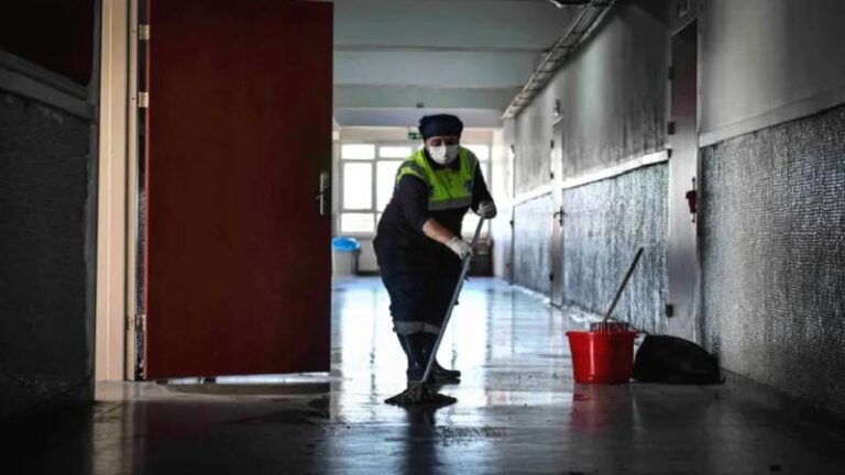 Okullarda temizlik sorunu sürüyor: MEB 30 bin yeni personel alındığını açıkladı