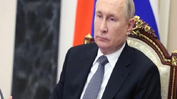 Putin: Ekonomimiz üçüncü çeyrekteki yavaşlamaya rağmen büyüdü