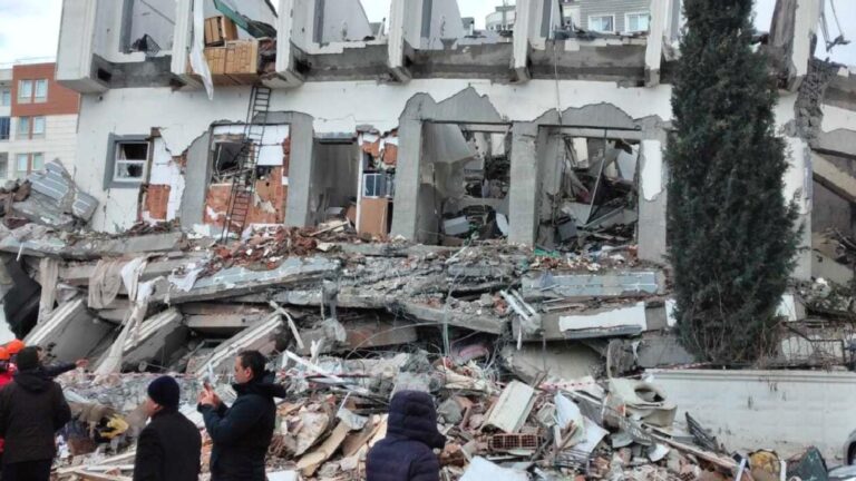 6 Şubat’ta kardeşlerini kaybeden Özciriş’ten mahkeme başkanına: Burada adalet yok, bana adaleti gösterin