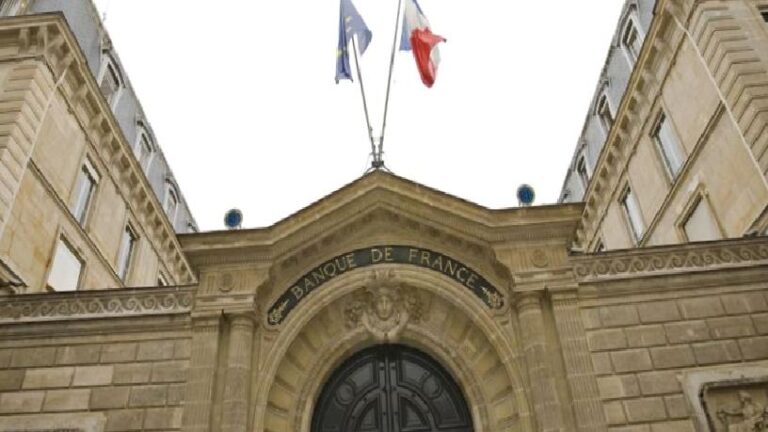 Fransa’da tahvil faizleri ilk defa Yunanistan’la aynı seviyeye yükseldi