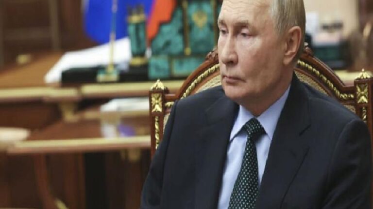 Putin, nükleer misillemenin önünü açacak imzayı attı