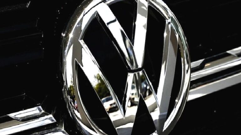 Volkswagen fabrika sattı