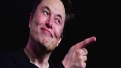 Elon Musk tarihe geçti; serveti 400 milyar doları aşan ilk kişi oldu!