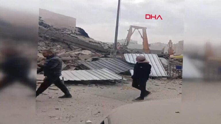 İstanbul Güngören’de bir bina çöktü
