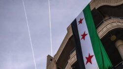 Suriye’de kullanılan bayrak, ülkenin geleceğiyle ilgili nasıl bir mesaj veriyor?