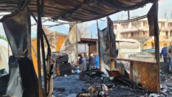 Hatay’da elektrik kablolarından çıkan yangında 3 konteyner küle döndü