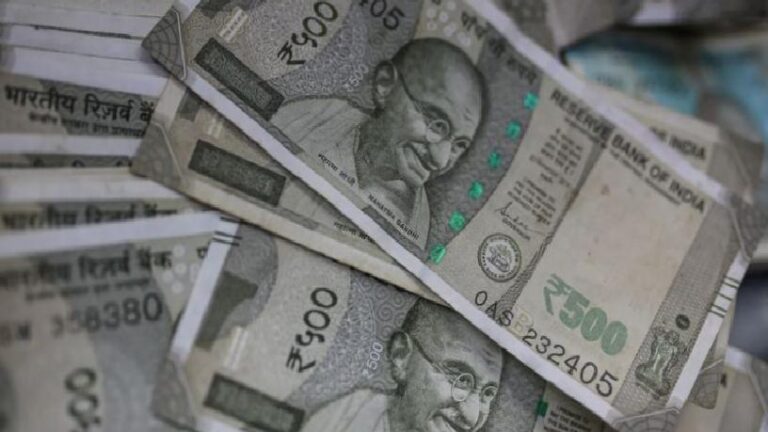 Hindistan rupisi, dolar karşısında tarihin en düşük seviyelerine geriledi